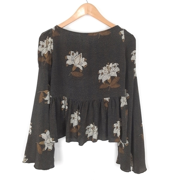 Stone cold fox Boho Bell Sleeve Floral Top 🤎🖤 Size XS - Picture 9 of 9